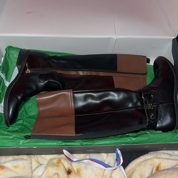 Tommy Hilfiger boots - Picture 2 of 2